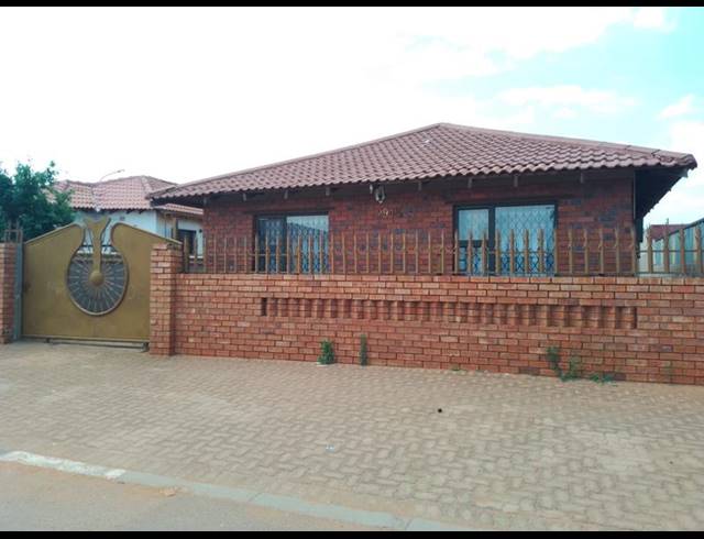 3 BEDROOM HOUSE FOR SALE IN DOORNKOP